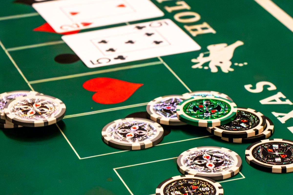 texas holdem starting hands poker cards chips guide